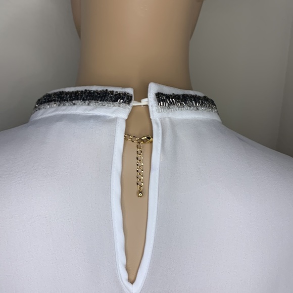 White blouse - Picture 5 of 6